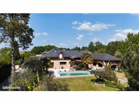 propriété 7 pièces 270 m²