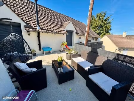 loft 142 m² – 70 m² pièce de vie – terrasse 35 m² – garage – sans charges – val d’europe