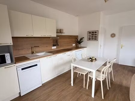 t2 neuf meublé avec terrasse et parking – disponible immédiatement