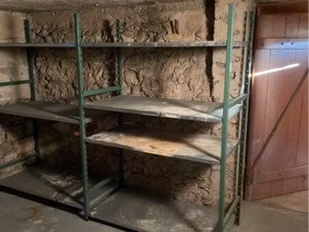 loue cave 15m2 avec éclairage
