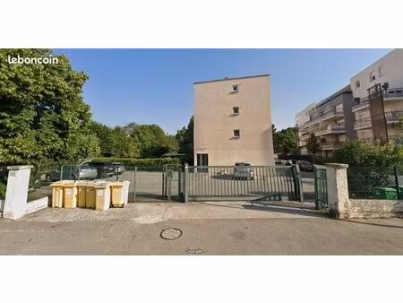location garage 30 m2