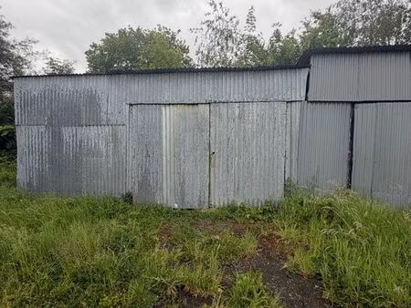 garage / box avec espace de stockage à louer – 39 m²