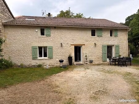 ? maison 160 m² – ancienne grange rénovée – 3 chambres – terrain 1500 m² + grottes – calme