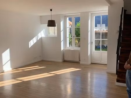 à louer maison rénovée avec extérieur