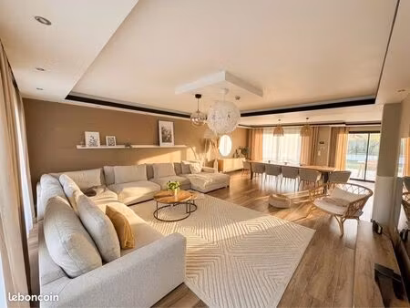 villa contemporaine — 242 m² — saint-vit (25)