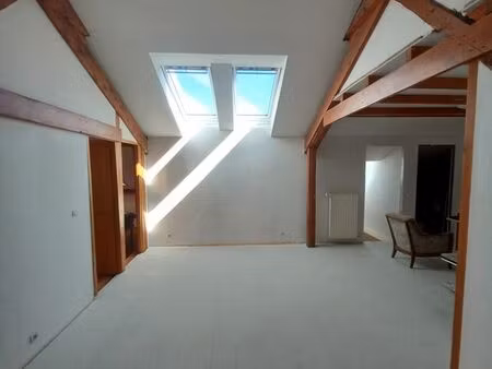 appartement 93 m² – fort potentiel – garage + cave