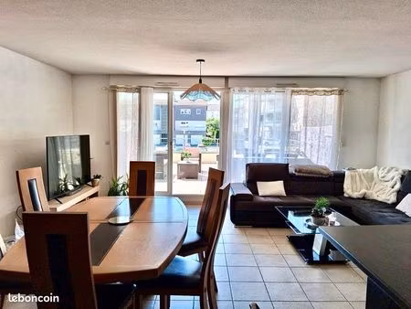 t3 lumineux avec grande terrasse et garage