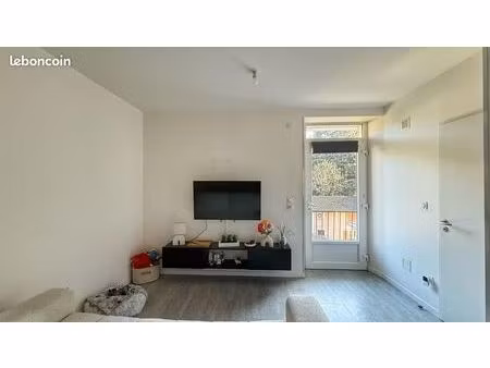 voiron  secteur paviot  t3 traversant de 40 53 m² entièrement rénové en 2018