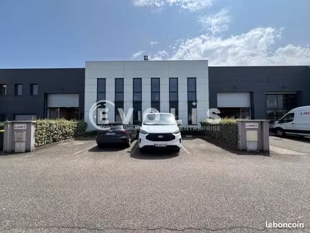 local bureaux 731 m²