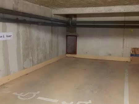 particulier vend parking sécurisé à dreux de 15 m2
