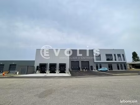 local d'activité 1 767 m²