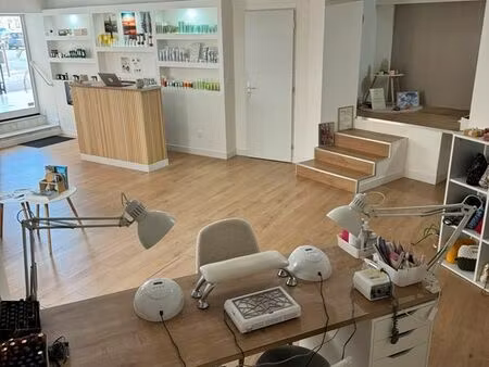 local commercial refait à neuf - prêt à exploiter - centre le boulou