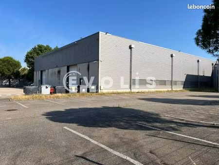 local d'activité 3 769 m²