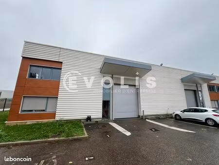 local d'activité 682 m²