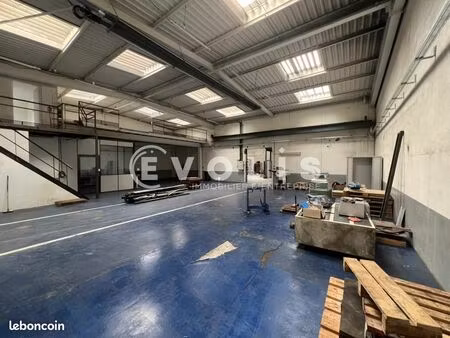 local d'activité 704 m²