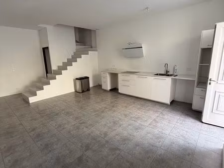 maison de ville rénovée – 90 m² – 2 chambres – clim – aucun travaux