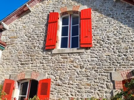 charmante maison ancienne en plein centre du bourg île aux moines
