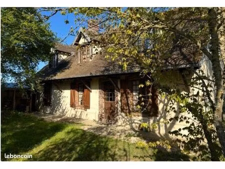 maison de campagne en bordure de forêt