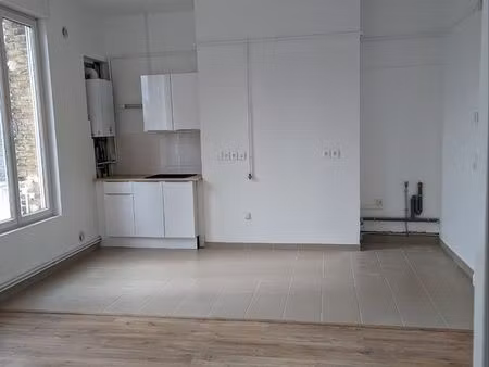 à louer – t2 rénové et lumineux – 46 5 m² – centre-ville d’elbeuf