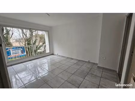 location appartement t3 600 charges comprises