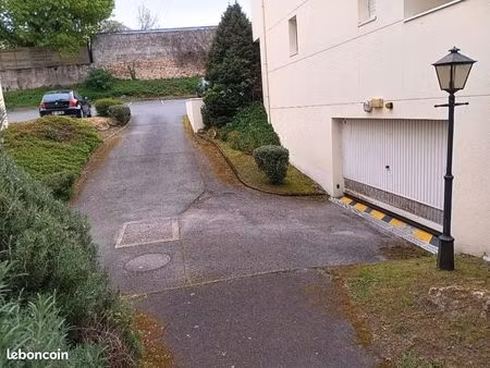 parking sous sol sécurisé vannes