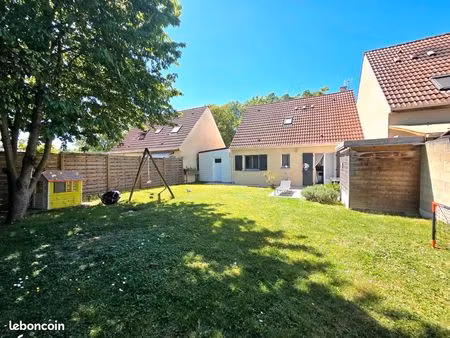 maison familiale récente avec jardin au calme à pomponne