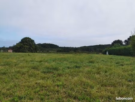 terrain 1400 m² montcaret