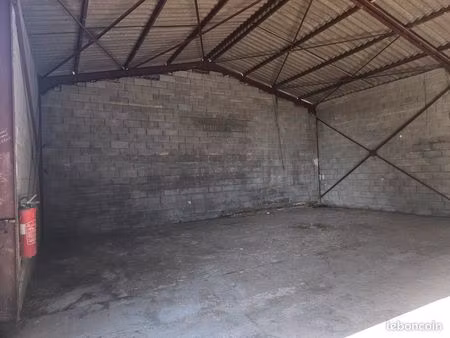 hangar à louer avec exterieur