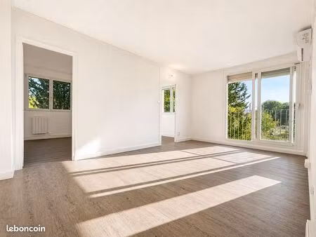 appartement t4 lumineux 56 m² – 3 chambres – bagnols-sur-cèze – 90 000