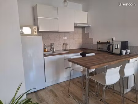 appartement nîmes  proche arènes  avec place de parking  balcon et cave - 35 m² - récemmen