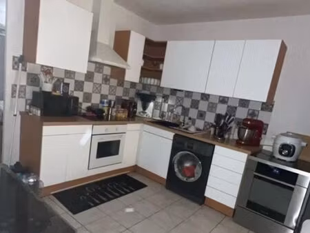 à l année vue mer appartement t3  55 m² dans une maison de village