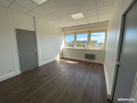 bureaux à louer - 17 m² à 95 m²
