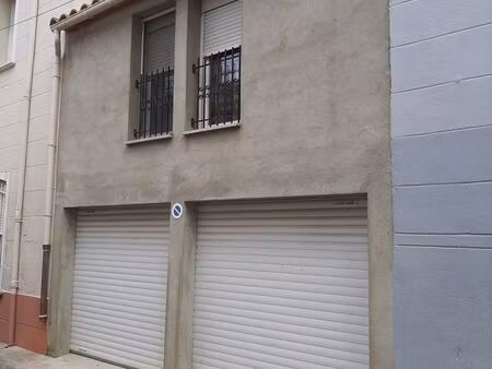 loue garage environ 12m²