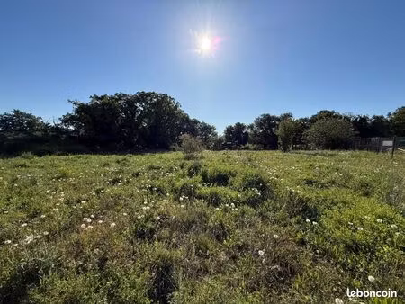 terrain 1 776 m² castelnau valence