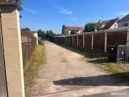 rare à mantes-la-ville – terrain de 1 900 m² avec 55 boxes – forte rentabilité