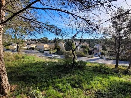 terrain 858 m² viabilisé – vue dégagée