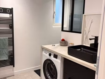 t2 meublé 55m² lumineux + balcon + parking