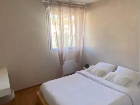 t2 lumineux avec balcon  piscine et parking – prêt à vivre
