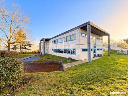 bureaux 676 m² poitiers