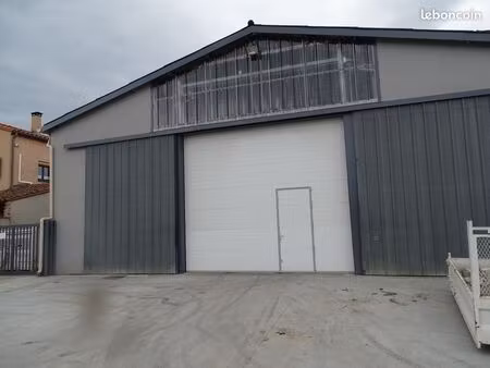 hangar entrepot