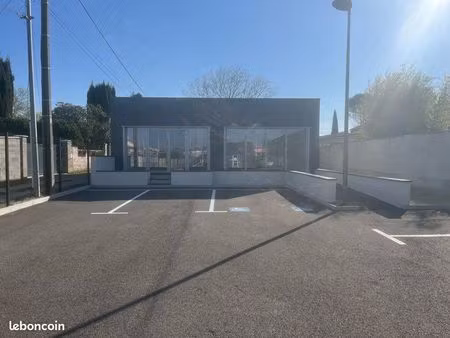 local commercial neuf 100m2 avec parking privé  accès pmr  climatisation - bollène