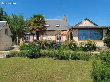 maison ancienne   avec maison d amis
