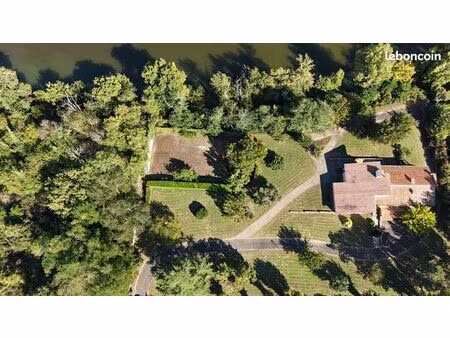 maison 9 pièces 345 m²
