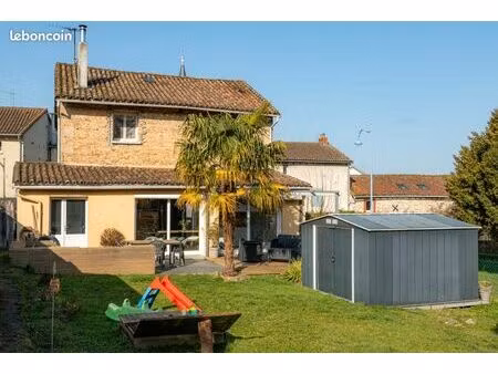 maison en pierre de 120 m² à peyrilhac