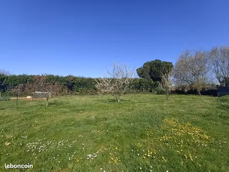 terrain constructible 998m²