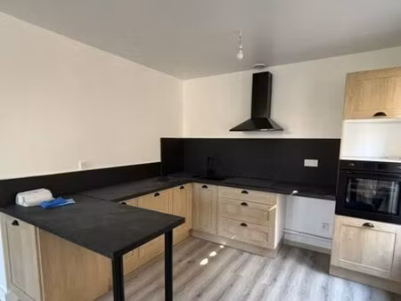 à louer – t2 de 50 m² à 300 m du centre – plougenast-langast