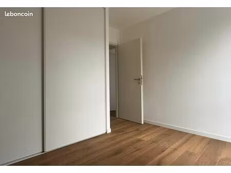 à louer – t4 de 82 m² à 300 m du centre – plougenast-langast