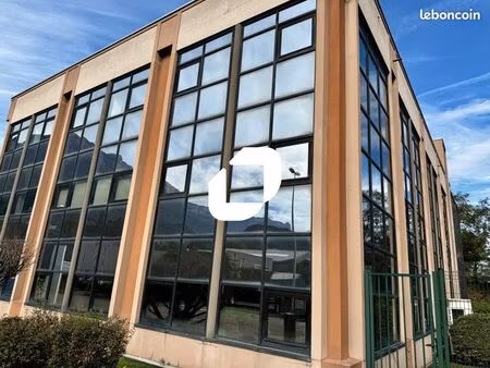 bureau 136 m²