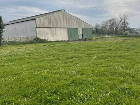 terrain et ensemble agricole