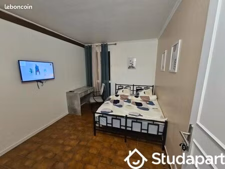 chambre 1 pièce 12 m²